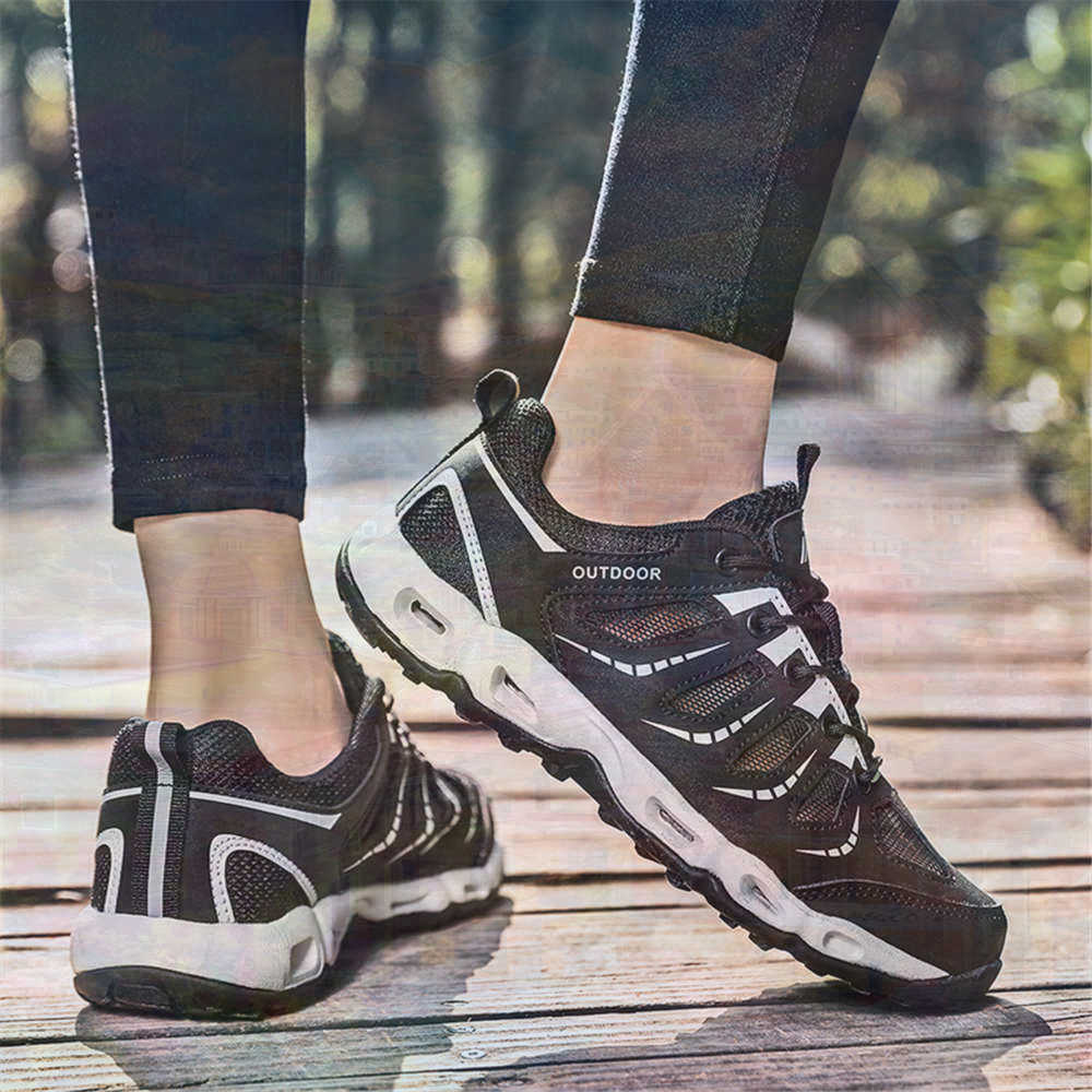 Sumer Round Tip Silver Sneaker - огляд і ціна Tech Girl Accessories