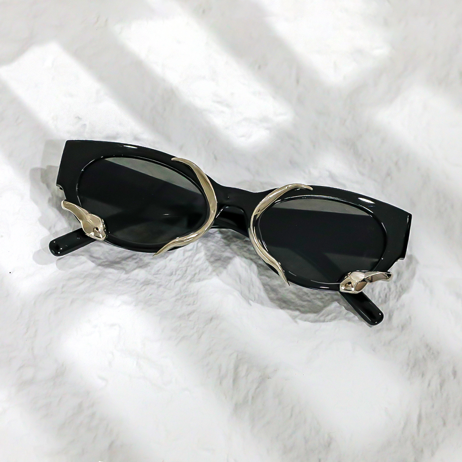 Stereo Spirit Snake Sunglasses - огляд і ціна Tech Girl Accessories
